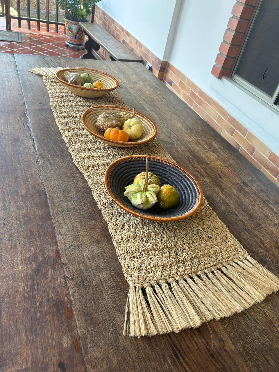 Camino de mesa margaritas